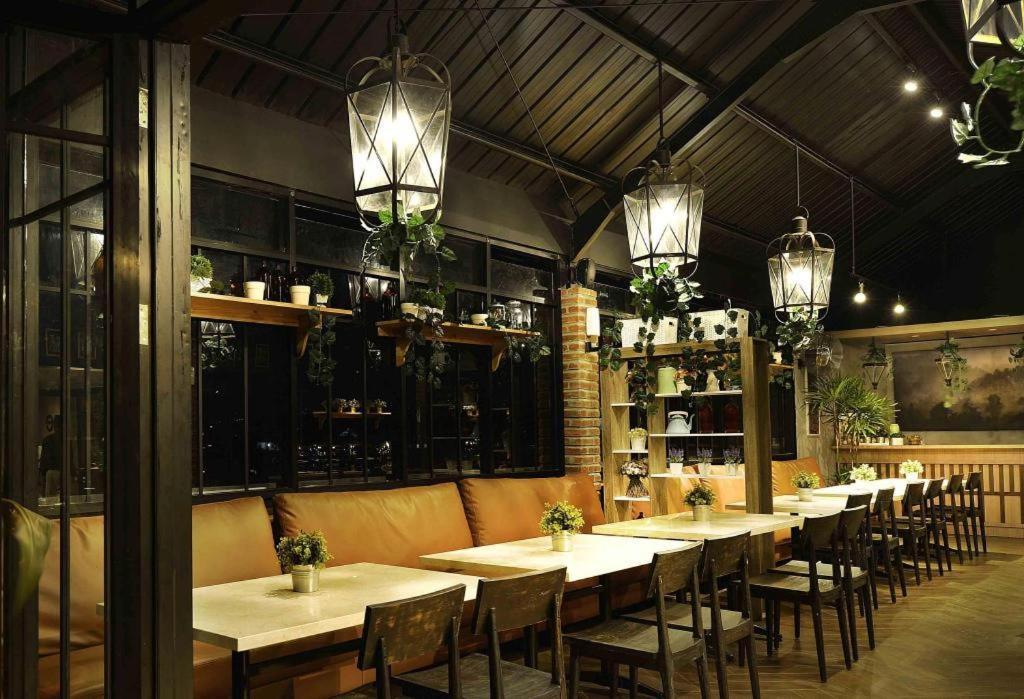 Kytos Hotel Bandung Exterior foto